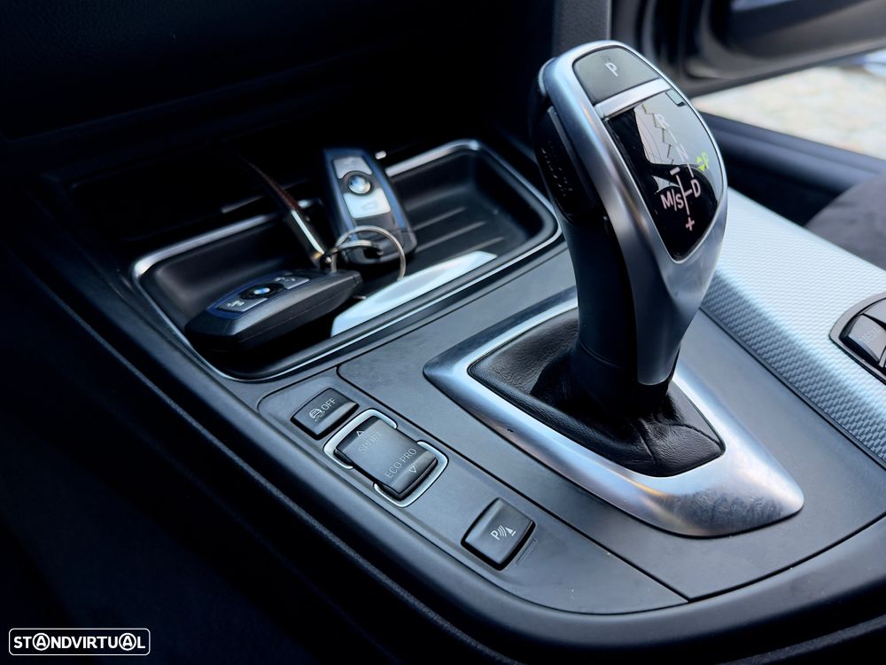 BMW 320 d Auto Pack M - 49