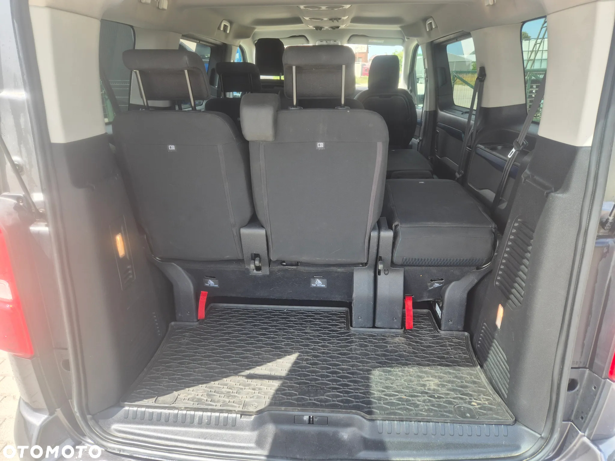 Peugeot Traveller - 8
