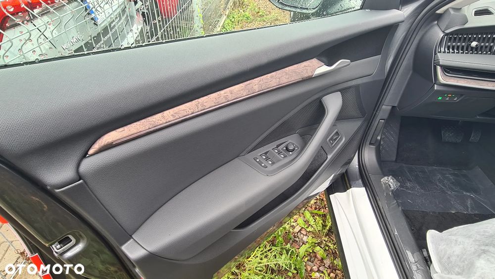 Skoda Superb 2.0 TDI SCR 4x4 L&K DSG - 10