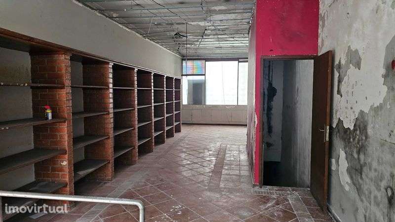 Arrenda-se Loja Bem Situada no Porto - Grande imagem: 5/12