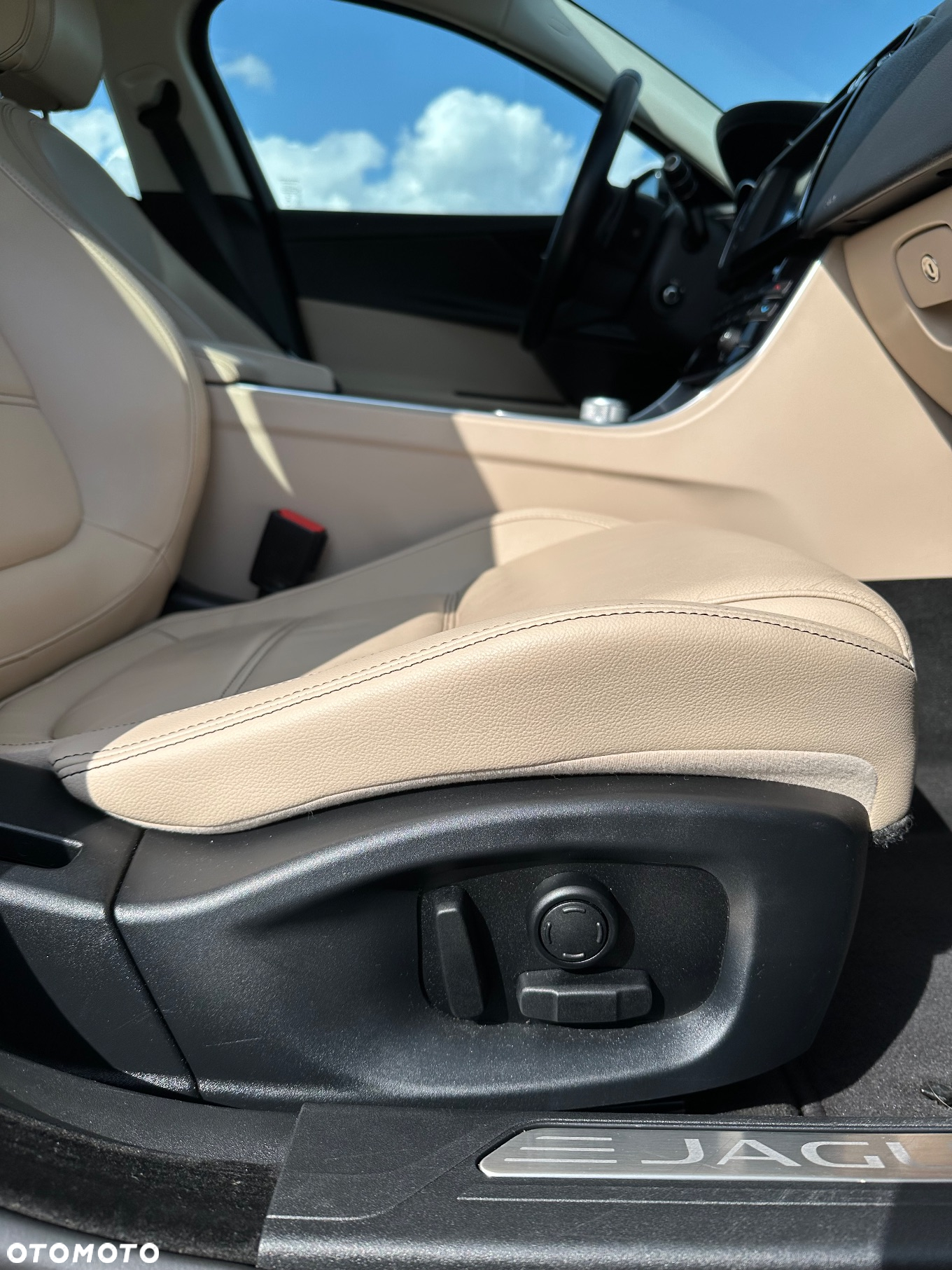 Jaguar XE 2.0 D Prestige - 17