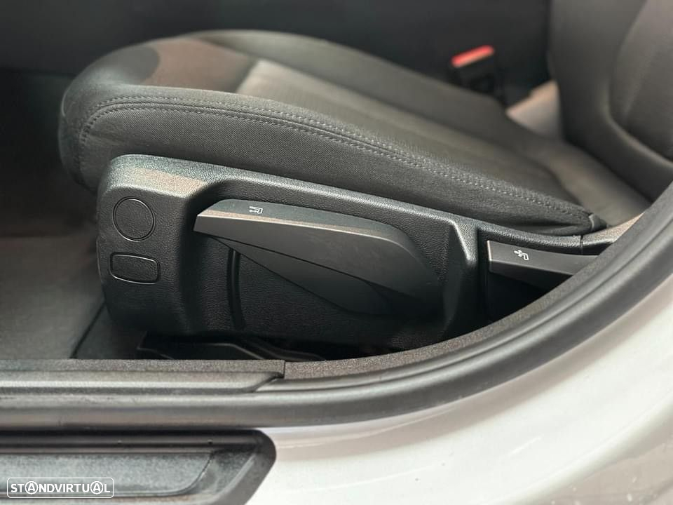 BMW 318 d Touring Pack Desportivo M Auto - 17