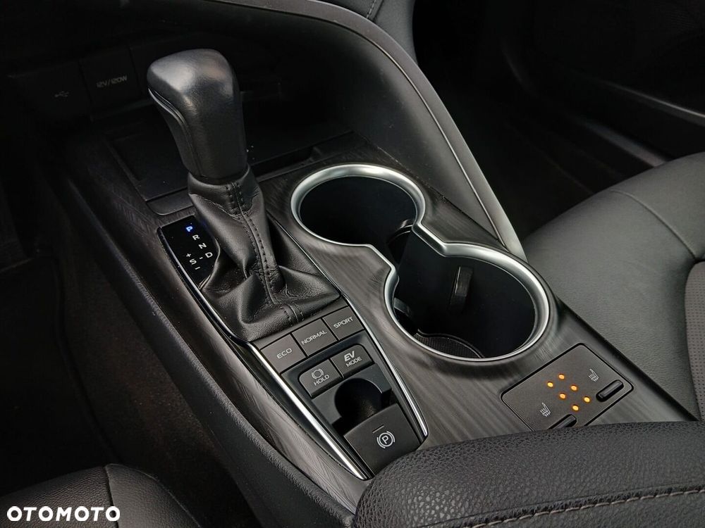Toyota Camry - 24