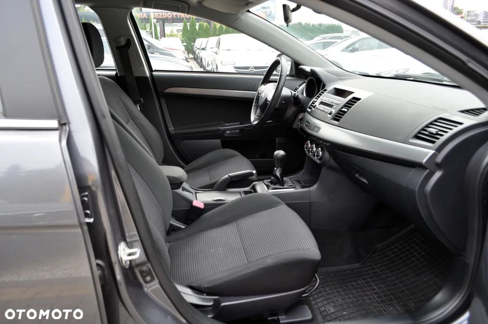 Mitsubishi Lancer 1.8 Inform LPG - 31