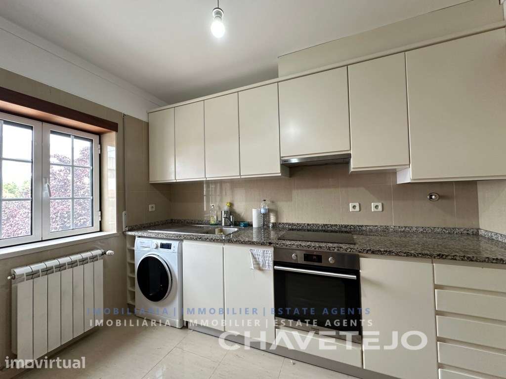 Duplex com 2 garagens e pátio com churrasqueira a poucos minutos da... - Grande imagem: 3/25