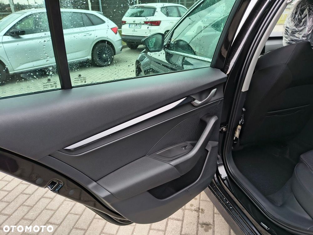 Skoda Octavia 2.0 TDI Selection DSG - 17