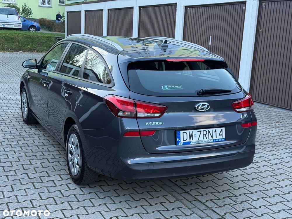 Hyundai i30 1.5 DPI Classic + - 21