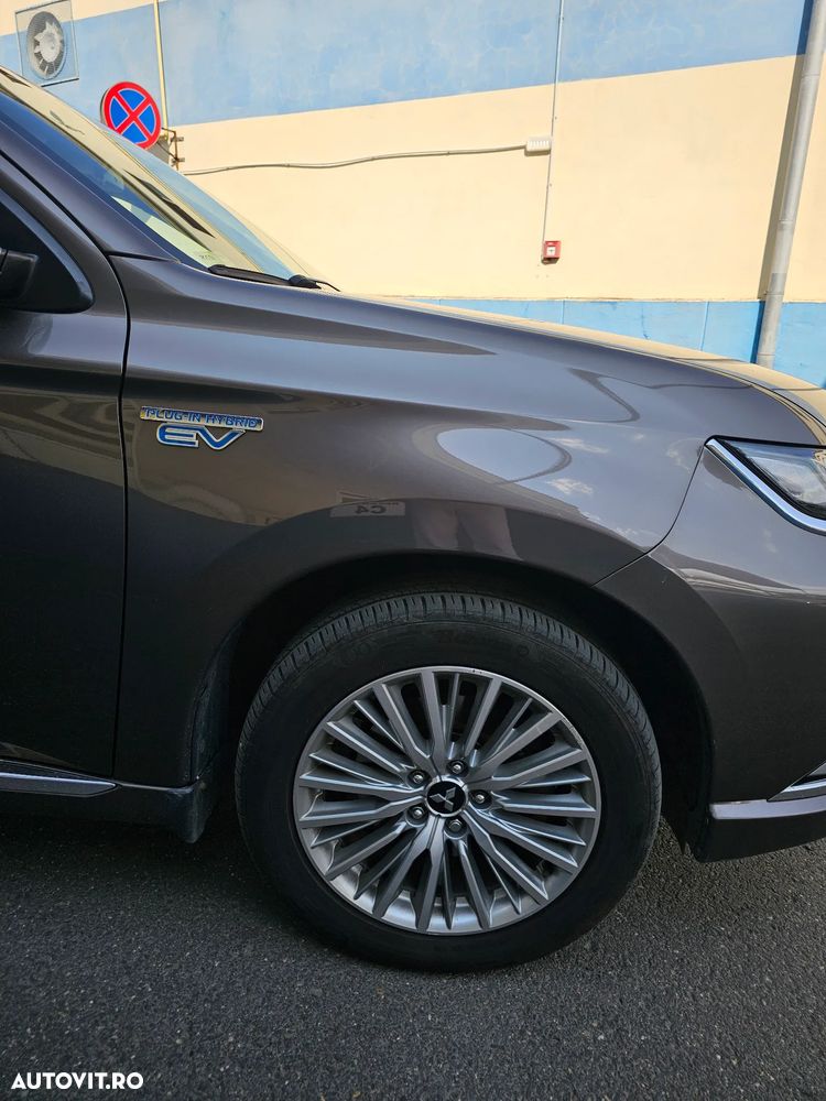 Mitsubishi Outlander PHEV 2.4 L 4X4 Instyle - 10