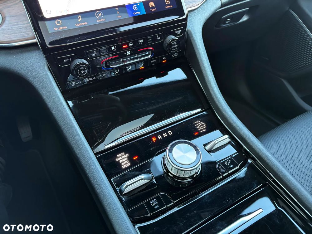 Jeep Grand Cherokee - 28