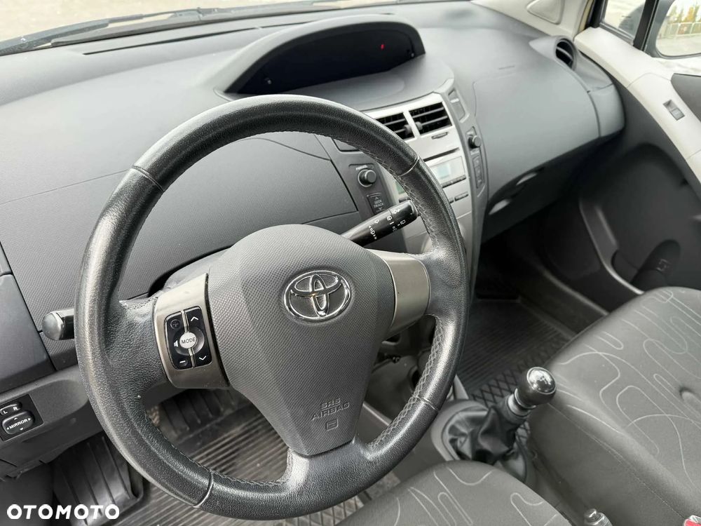 Toyota Yaris - 10