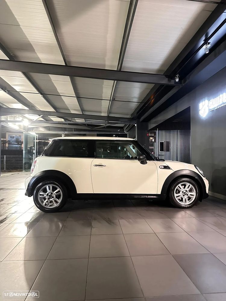 MINI 3 Portas One D - 19