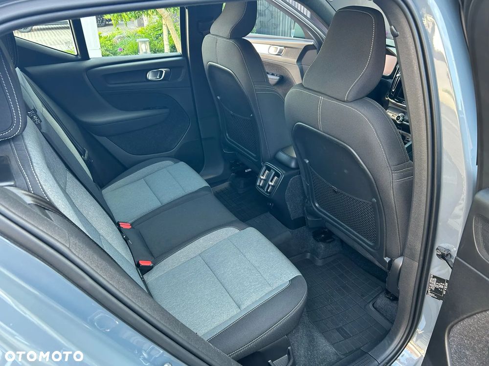 Volvo XC 40 T3 Momentum Pro - 24