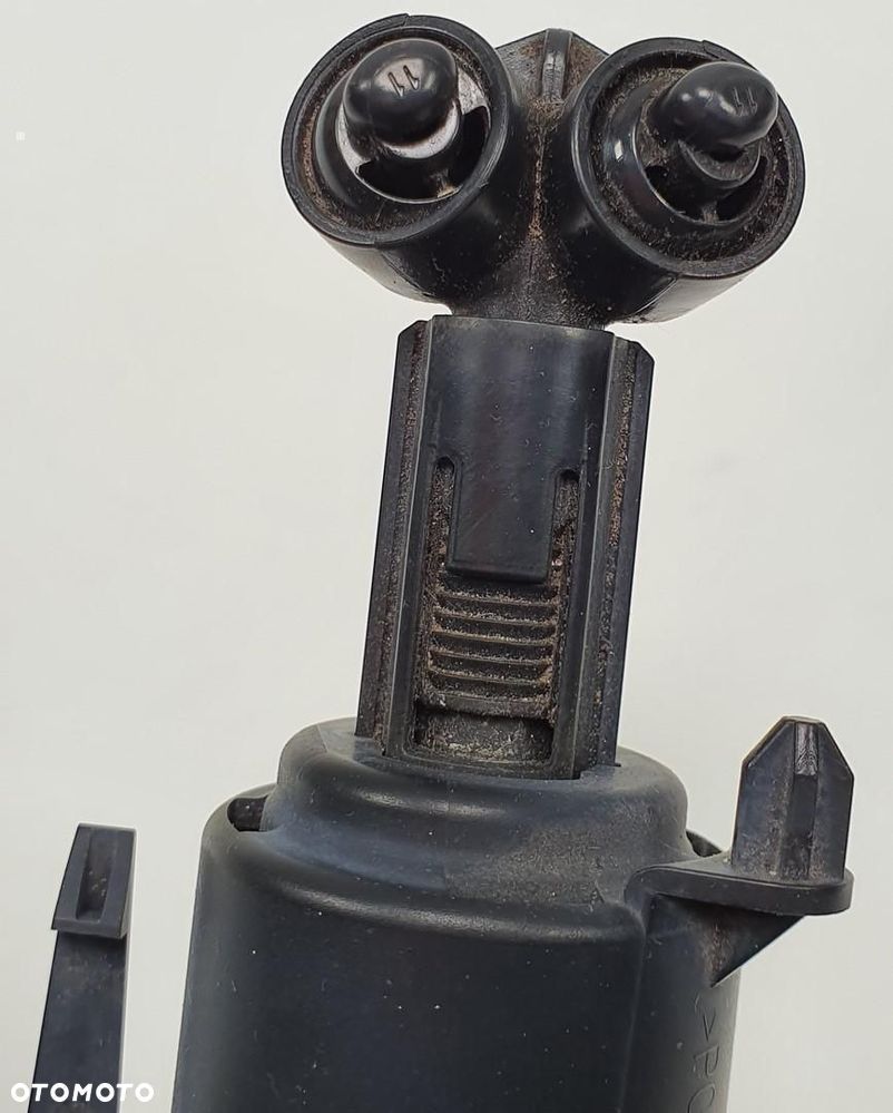 SPRYSKIWACZ LAMPY PRAWY MERCEDES W212 A2128600047 - 2