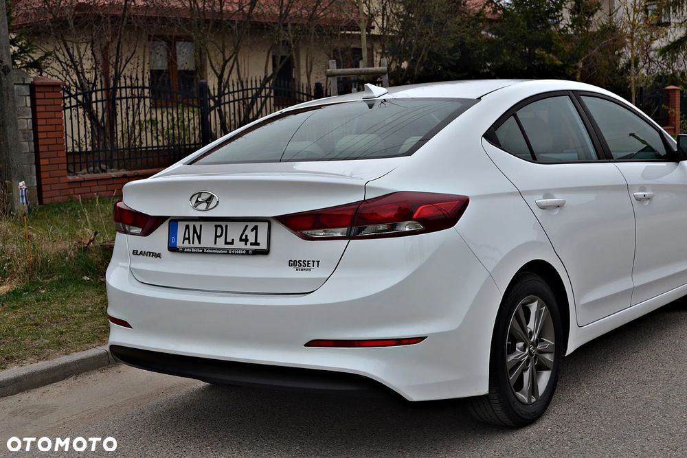 Hyundai Elantra - 17