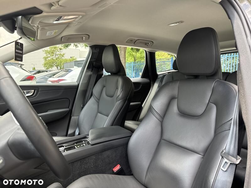 Volvo XC 60 B4 B Plus Dark - 12