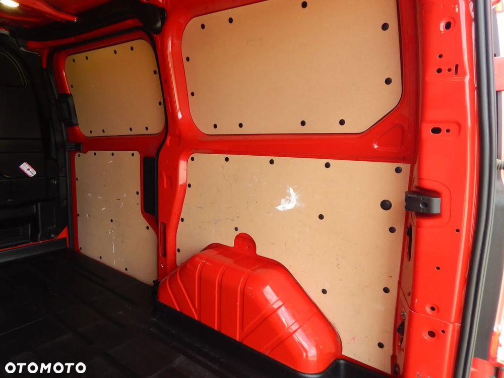 Ford Custom Transit - 27