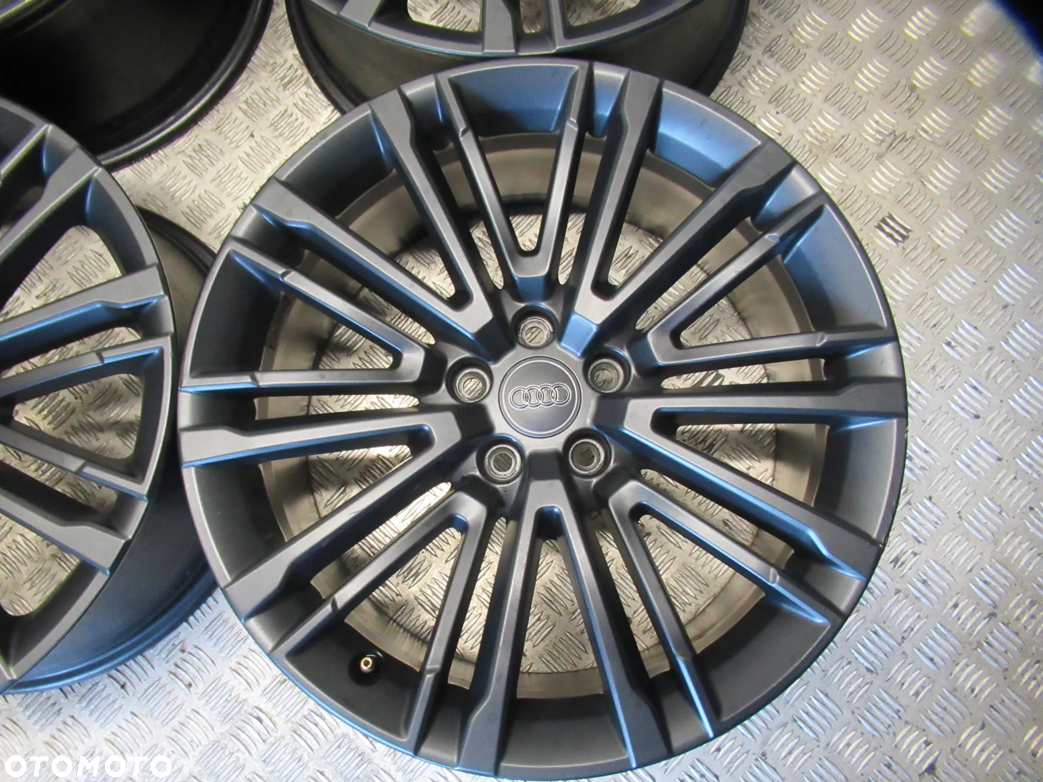 Felgi Audi A4 B9 A5 A6 S-Line 8,5Jx19 et40 5x112 - 3