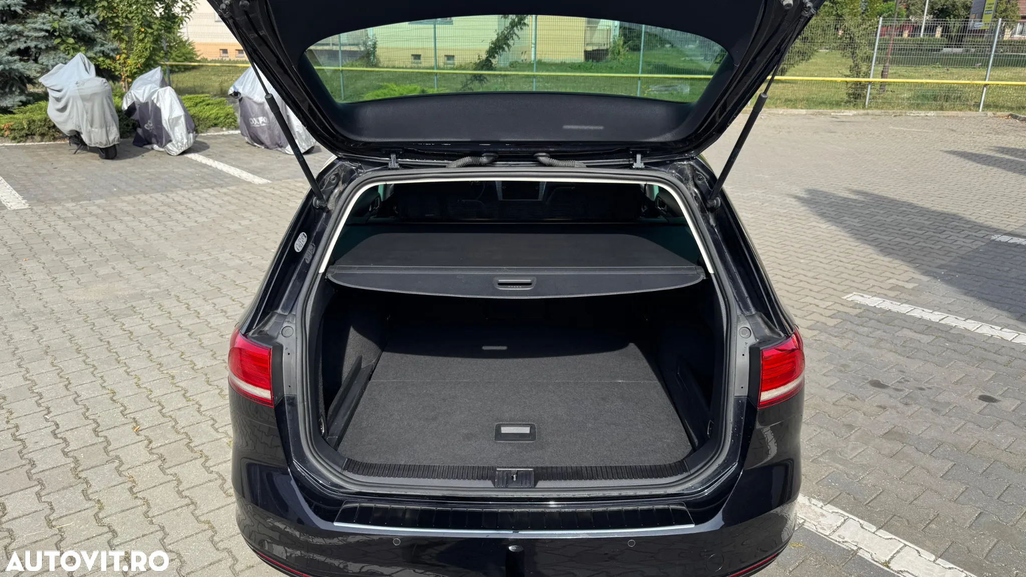 Volkswagen Passat Variant 2.0 TDI DSG (BlueMotion Technology) Comfortline - 11