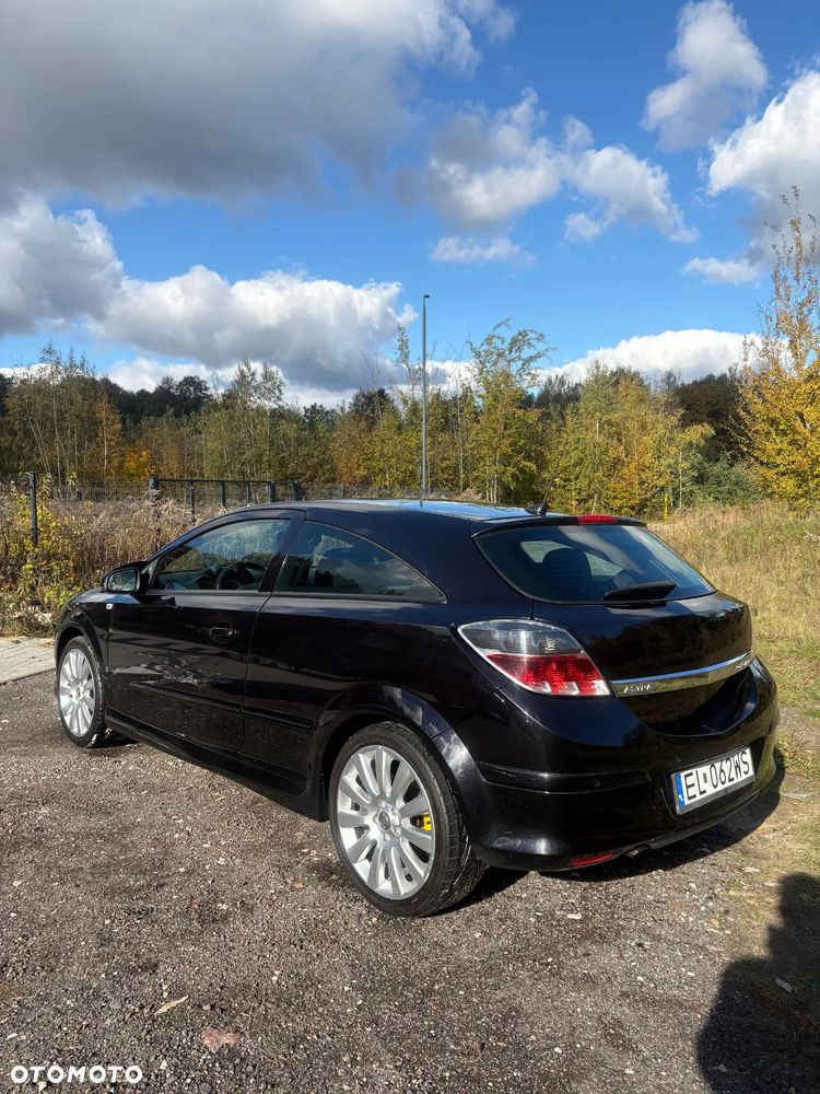 Opel Astra III GTC 1.6 T Cosmo - 4