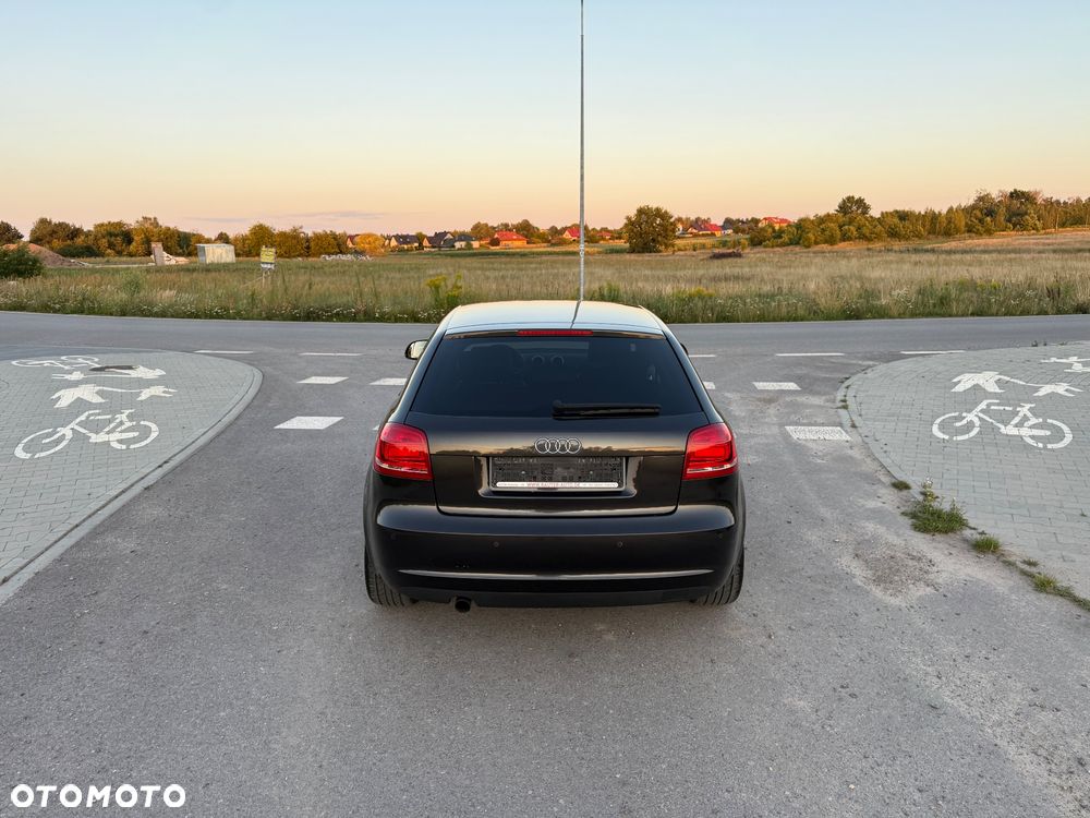 Audi A3 Sportback 1.6 TDI DPF S line Sportpaket - 6