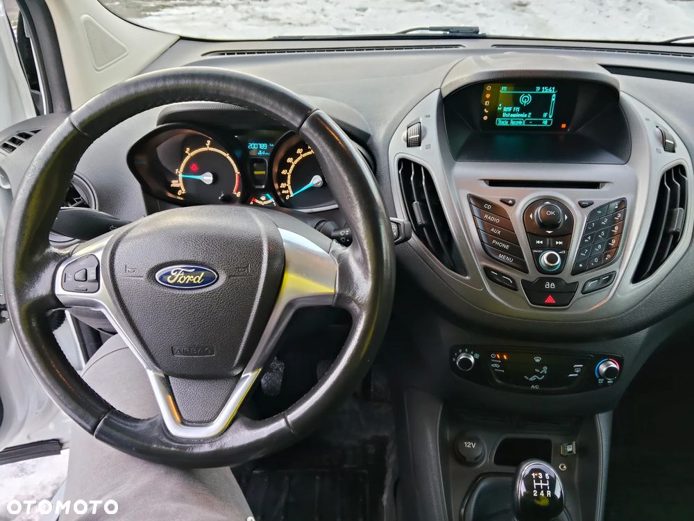 Ford Transit Courier - 10