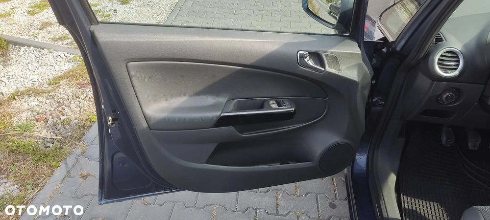 Opel Corsa 1.2 16V Cosmo - 23