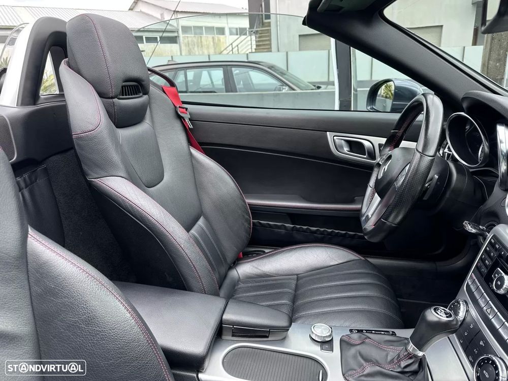 Mercedes-Benz SLK 250 (BlueEFFICIENCY) 7G-TRONIC CarbonLOOK Edition - 39