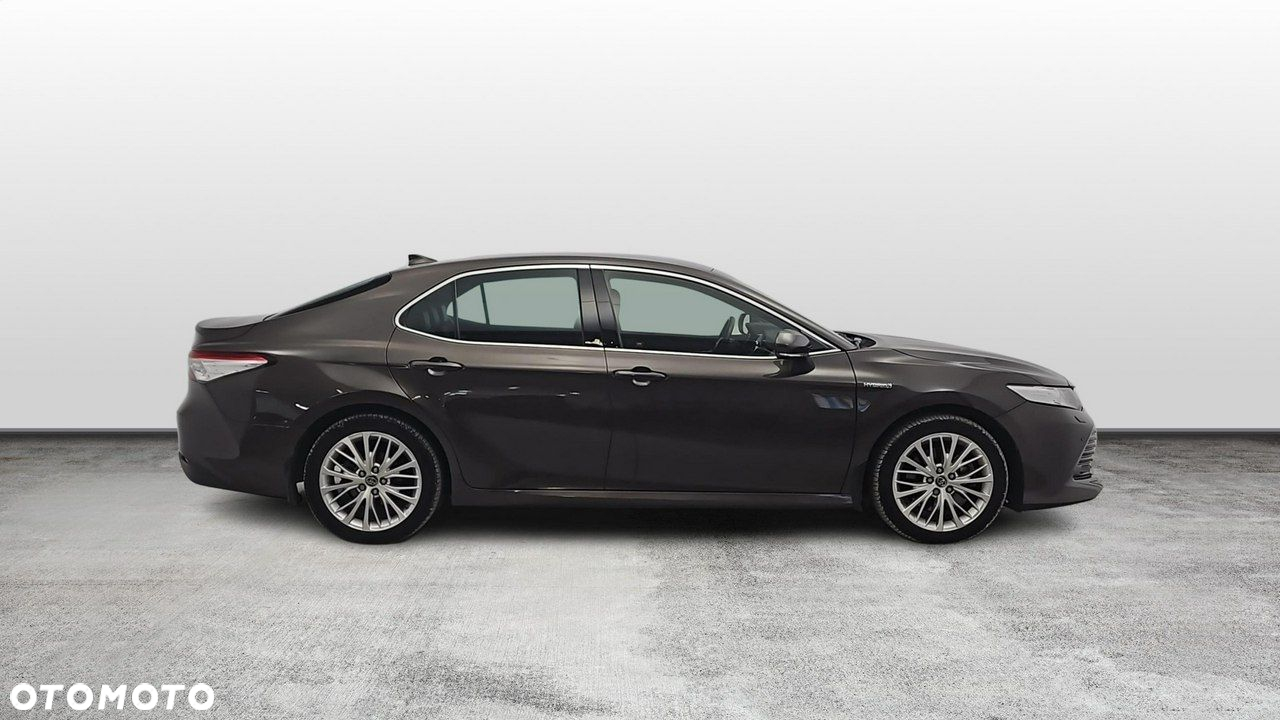 Toyota Camry - 6