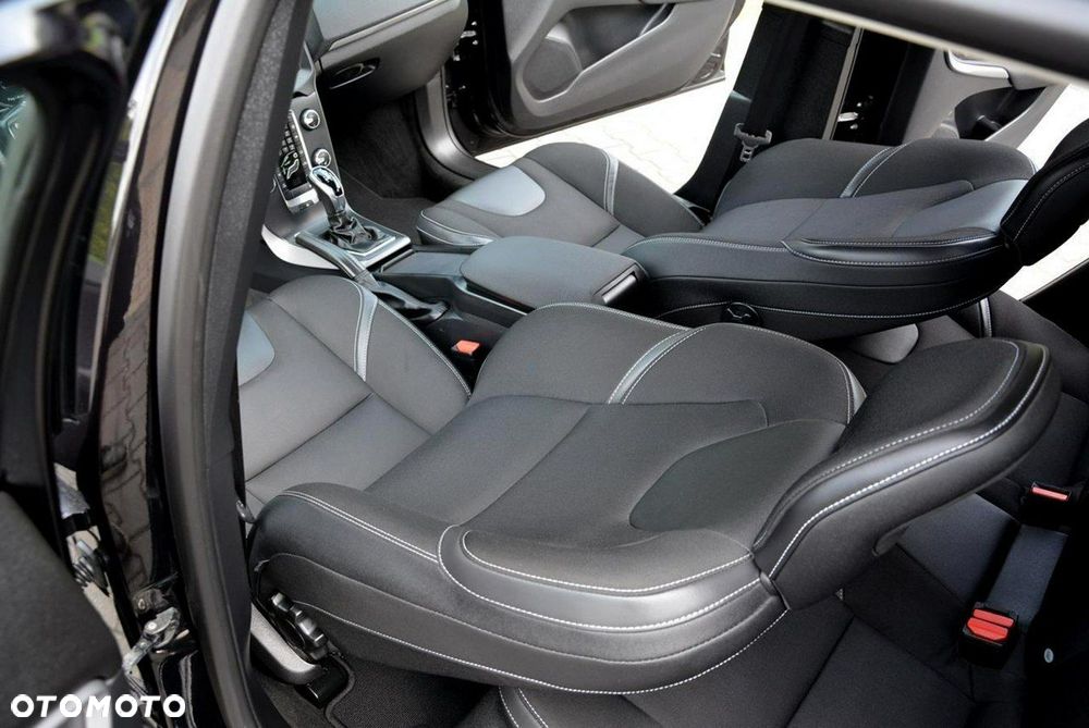 Volvo V40 D2 Drive-E Momentum - 25