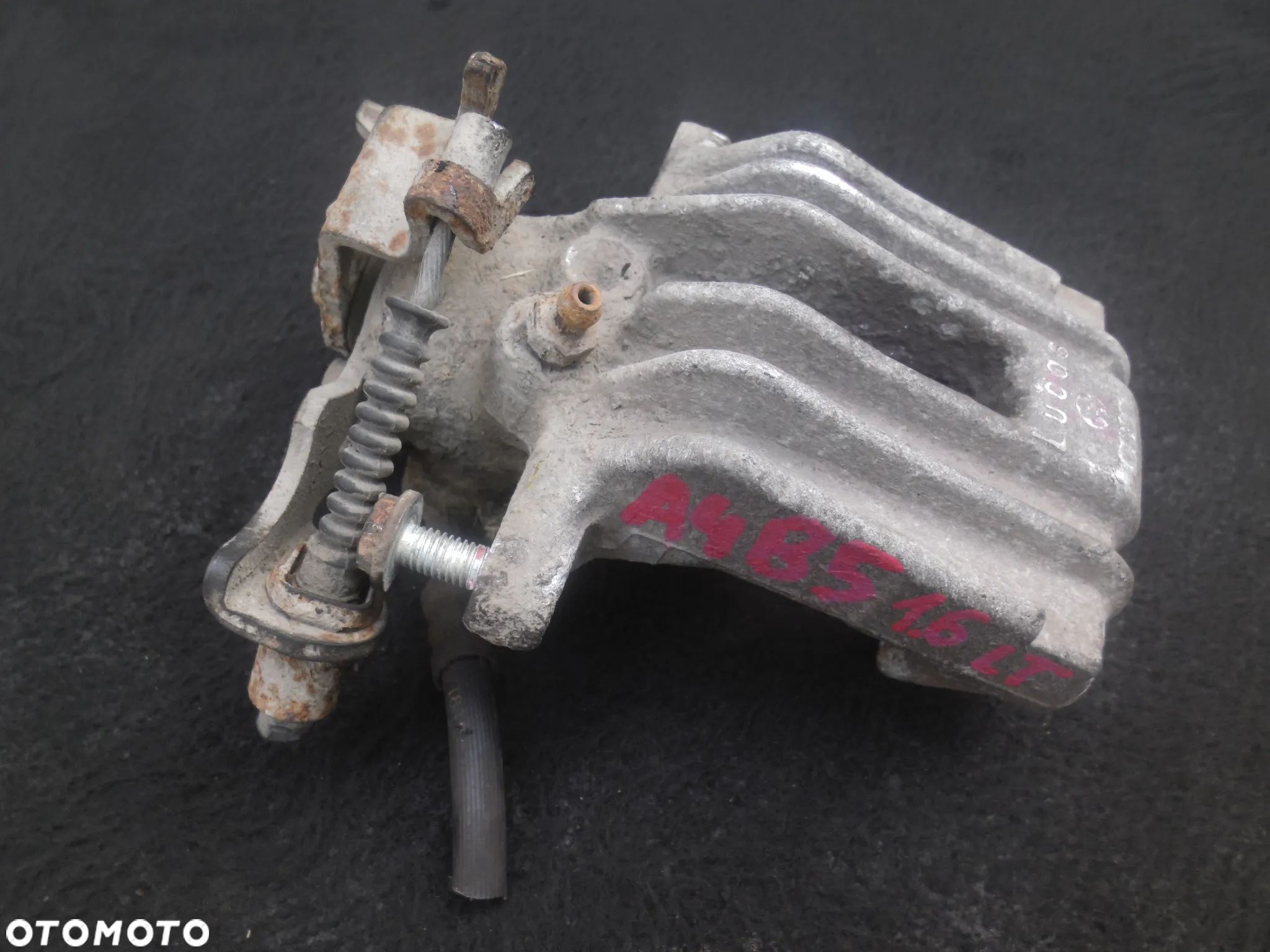 AUDI A4 B5 ZACISK HAMULCOWY LEWY TYŁ LUCAS VW AUDI ORYGINAŁ - 1