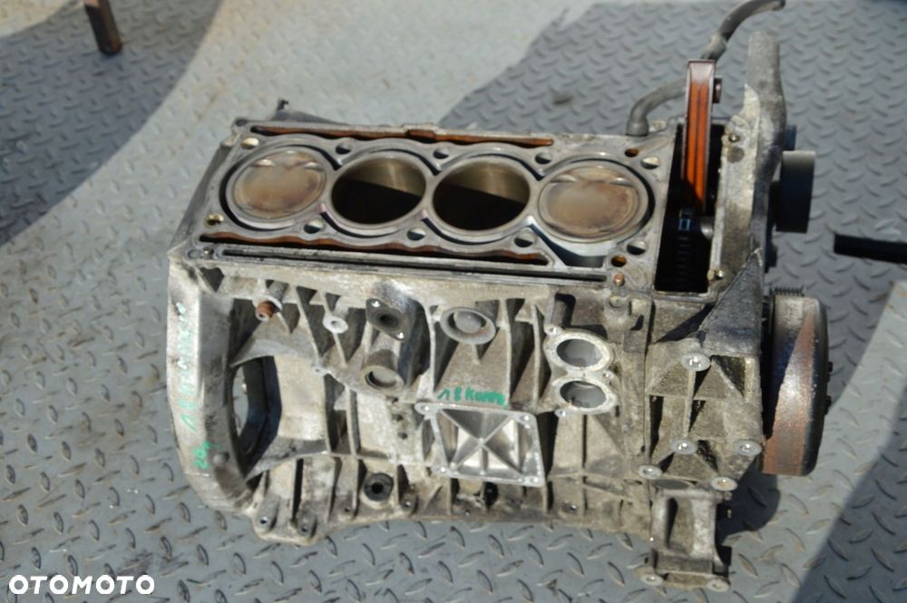 blok silnika słupek mercedes w203 w204 w209 1.8 kompressor m271 - 4