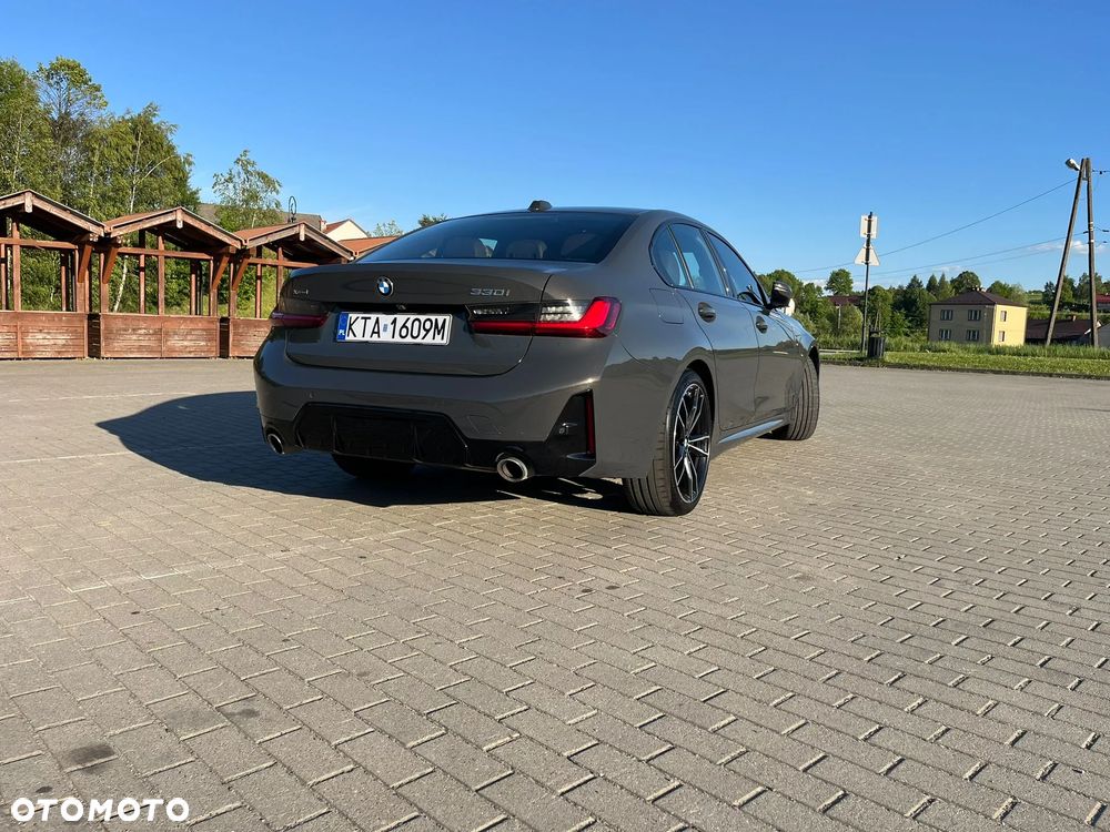 BMW Seria 3 330i M Sport - 13