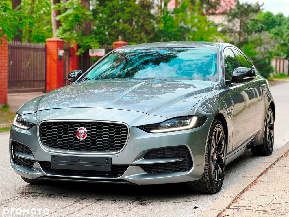 Jaguar XE 2.0 D180 R-Dynamic S - 11
