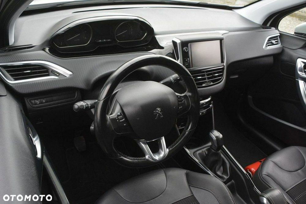 Peugeot 2008 1.6 BlueHDi Allure S&S - 16