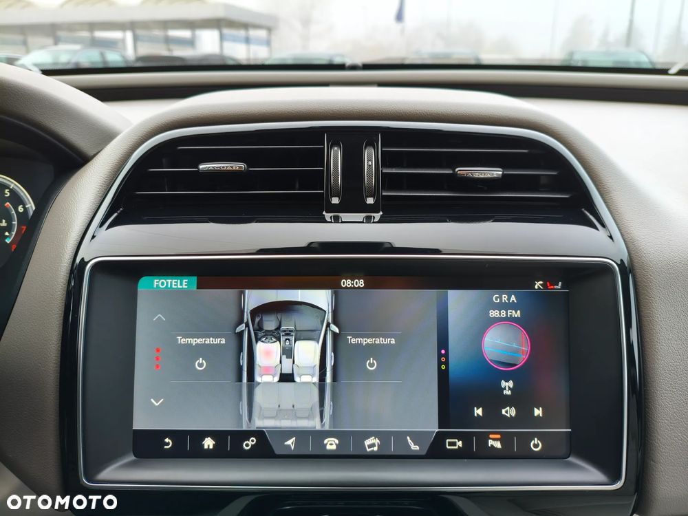 Jaguar XE 2.0 T Prestige - 24