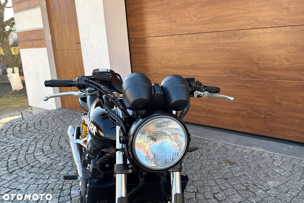 Yamaha XJR - 6