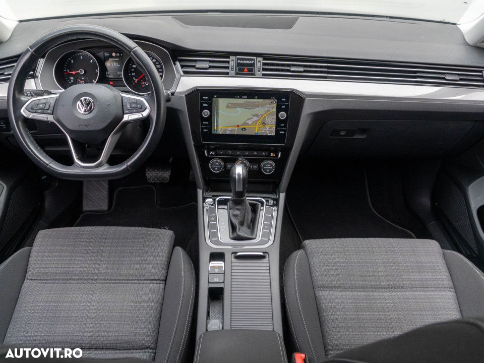 Volkswagen Passat - 12