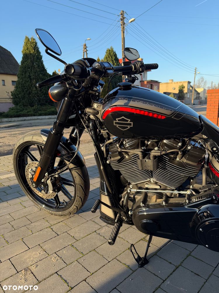 Harley-Davidson Softail Breakout - 11