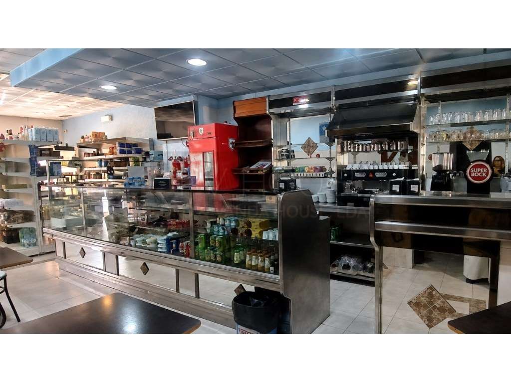 Café / Pastelaria / Minimercado na Abrunheira - Sintra - Grande imagem: 2/13