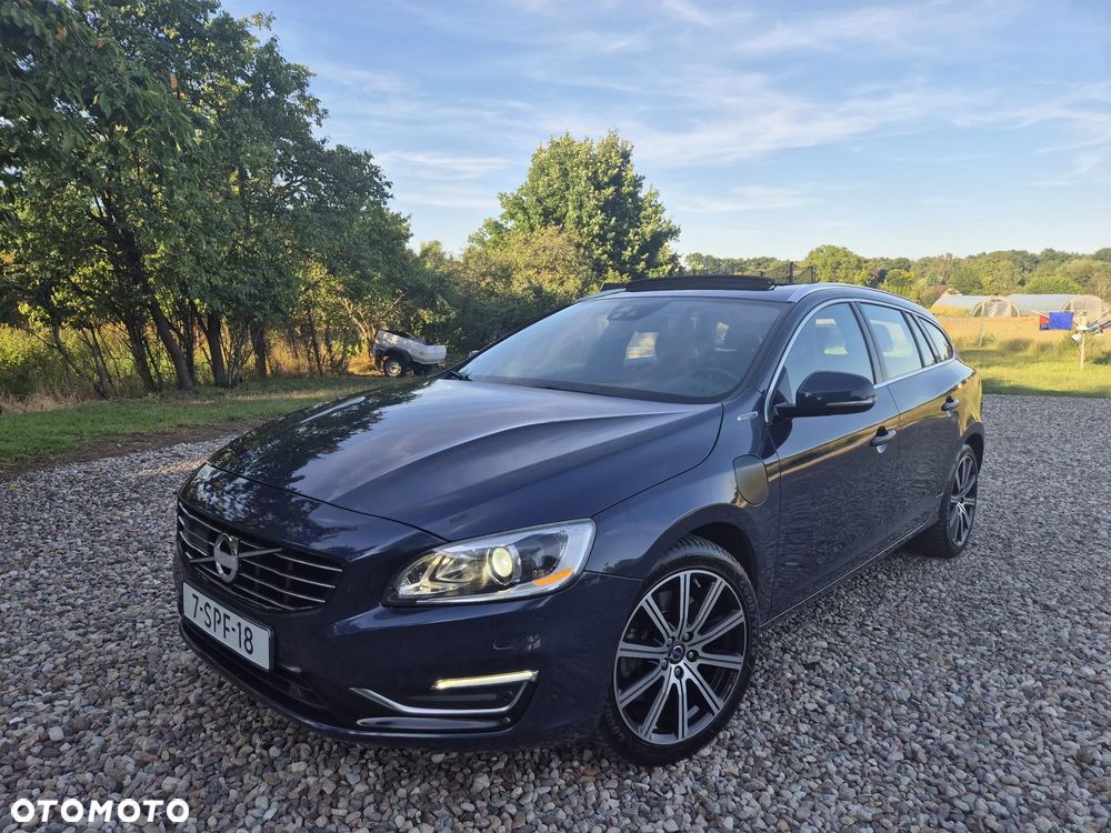 Volvo V60 D6 AWD Plug-in Hybrid Summum - 1