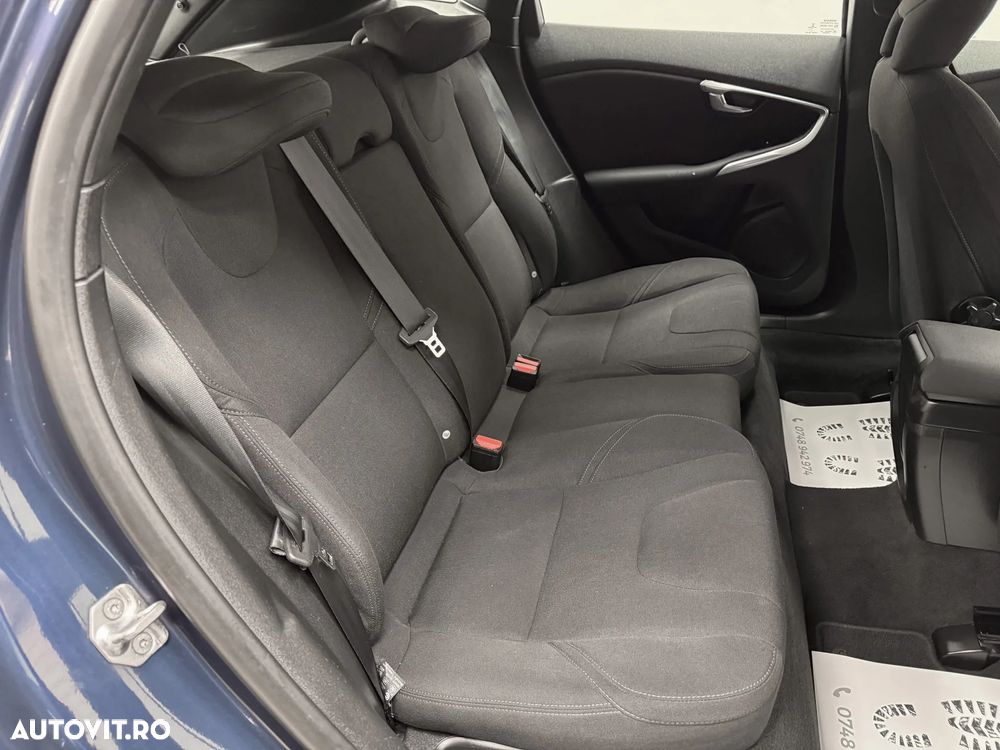 Volvo V40 D4 Kinetic - 8