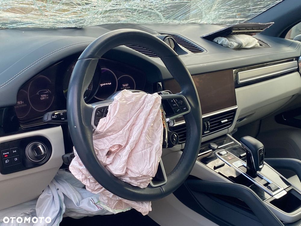 Porsche Cayenne E-Hybrid - 16