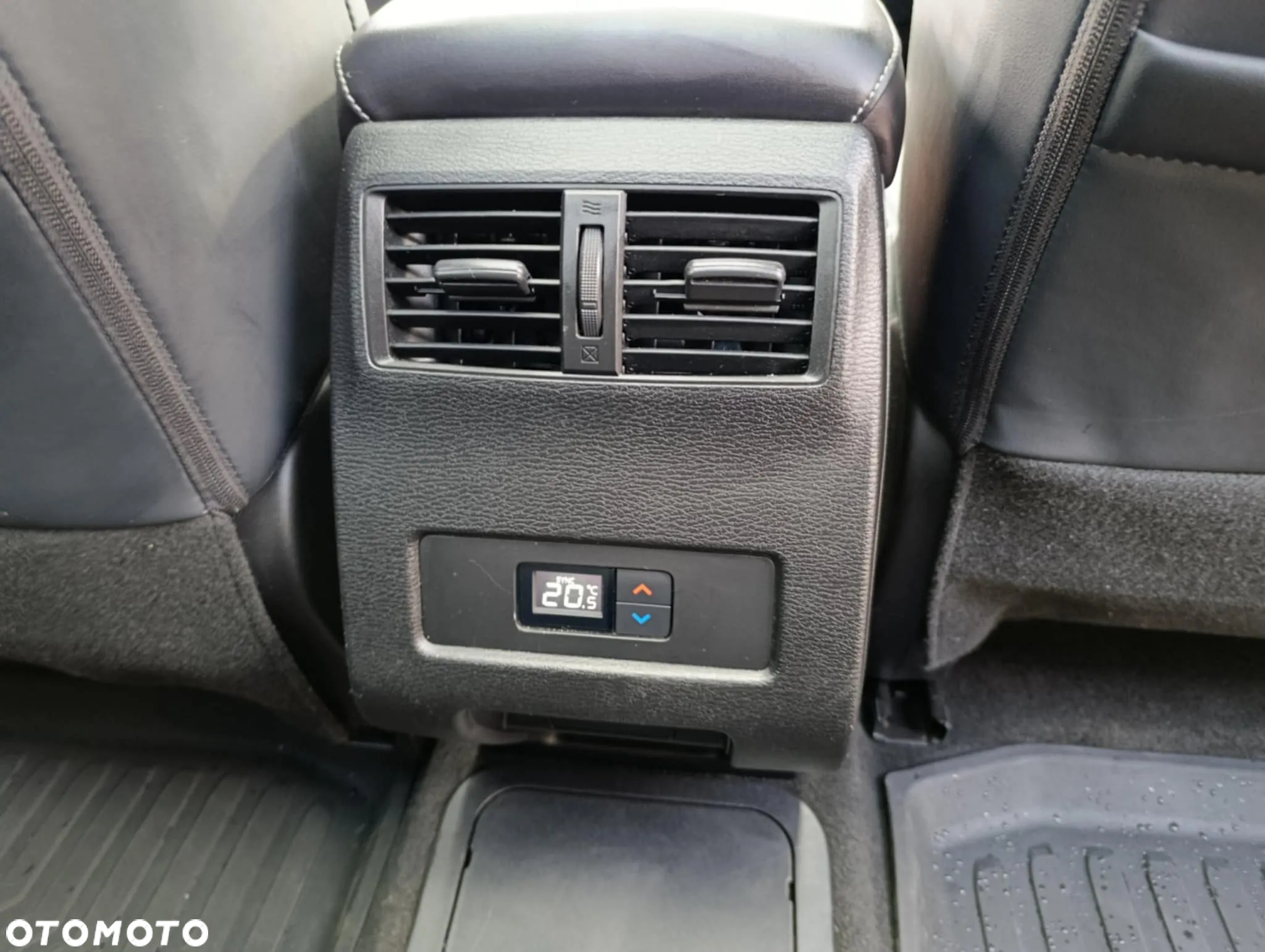 Mitsubishi Outlander 2.4 4WD Plug-In Hybrid Plus - 24