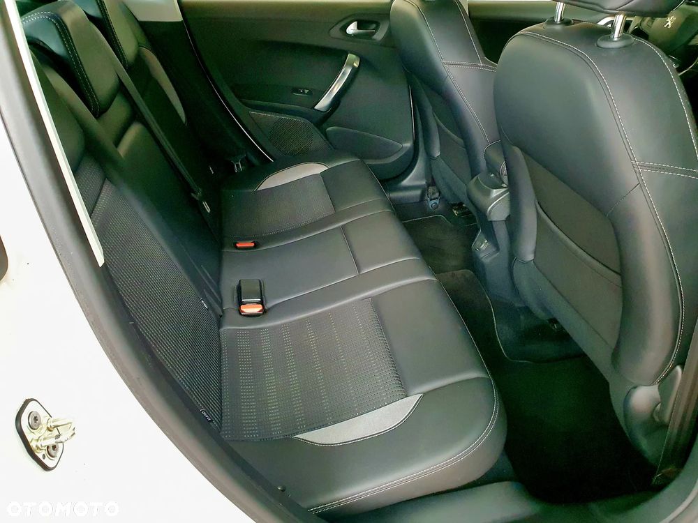 Peugeot 2008 1.6 e-HDi Allure S&S - 15