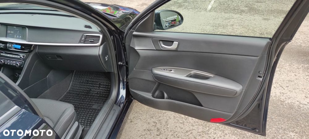 Kia Optima 2.0 M - 28