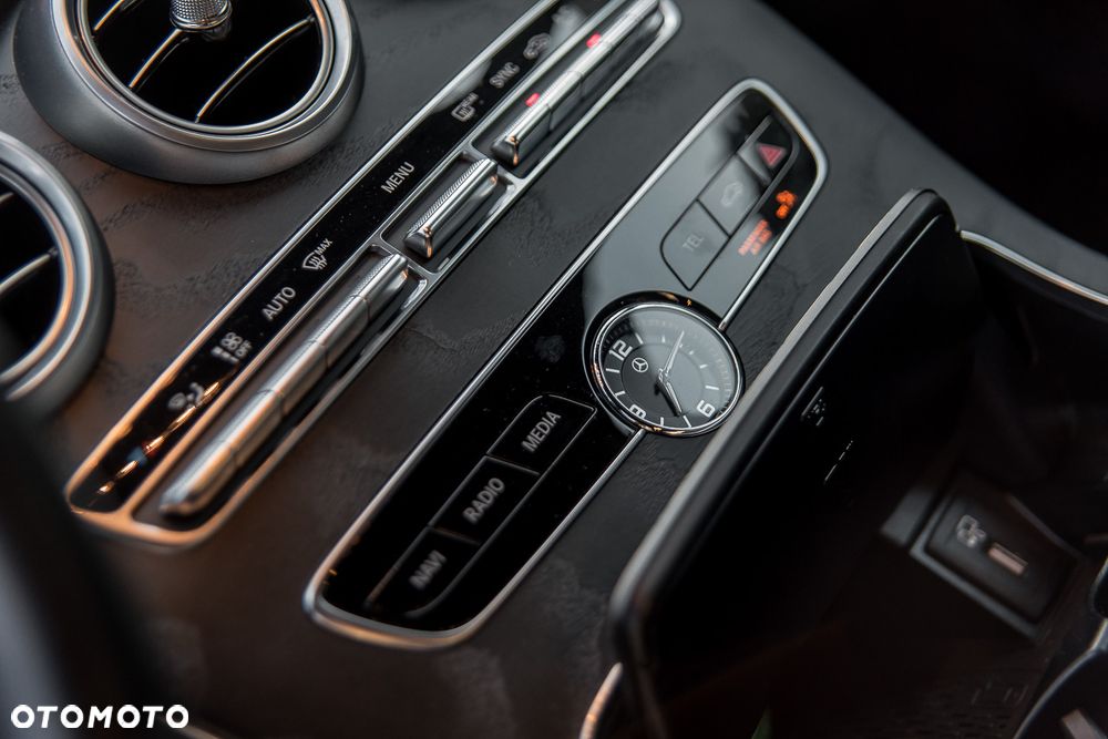 Mercedes-Benz Klasa C 300 9G-TRONIC - 19