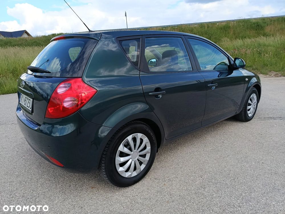 Kia Ceed - 8