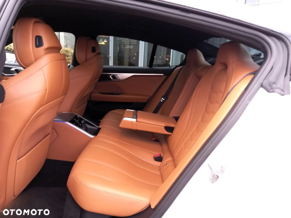 BMW Seria 8 - 12