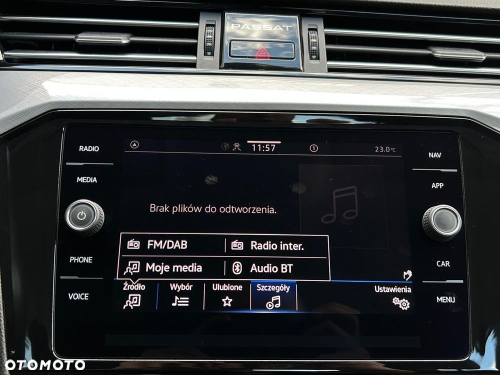 Volkswagen Passat - 32