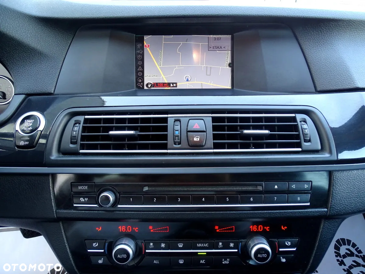 BMW Seria 5 528i xDrive - 18